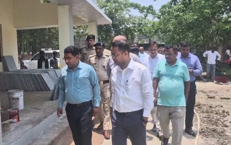 सारण के 9 डिग्री कॉलेज विहीन प्रखंडों में एक जुलाई से शुरू होंगी पढ़ाई ; डीएम ने प्रस्तावित डिग्री कॉलेजों का किया स्थलीय निरीक्षण