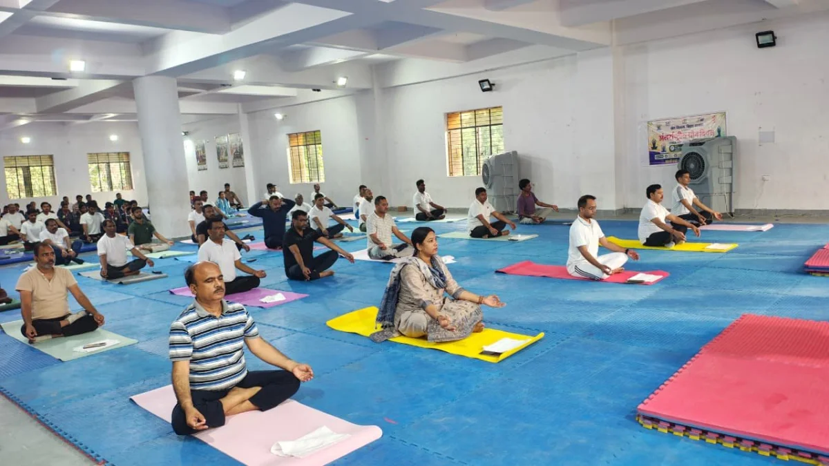 योग स्वस्थ, संतुलित एवं सकारात्मक जीवन का आधार : जिलाधिकारी