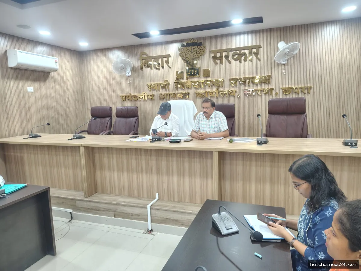 प्रमंडलीय आयुक्त ने तीनों जिले के डीएम व डीडीसी सहित सभी पदाधिकारियों के साथ की समीक्षात्मक बैठक