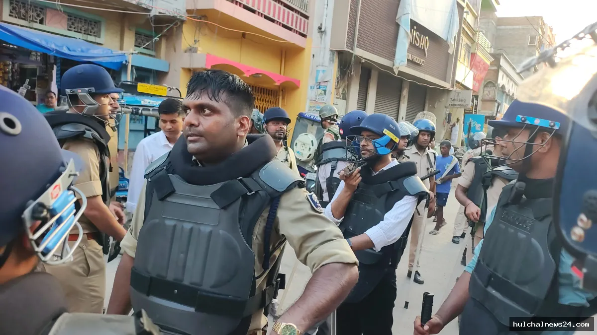 जिला दंडाधिकारी एवं वरीय पुलिस अधीक्षक के संयुक्त नेतृत्व में छपरा शहर में निकाला गया एरिया डोमिनेशन एवं फ्लैग मार्च