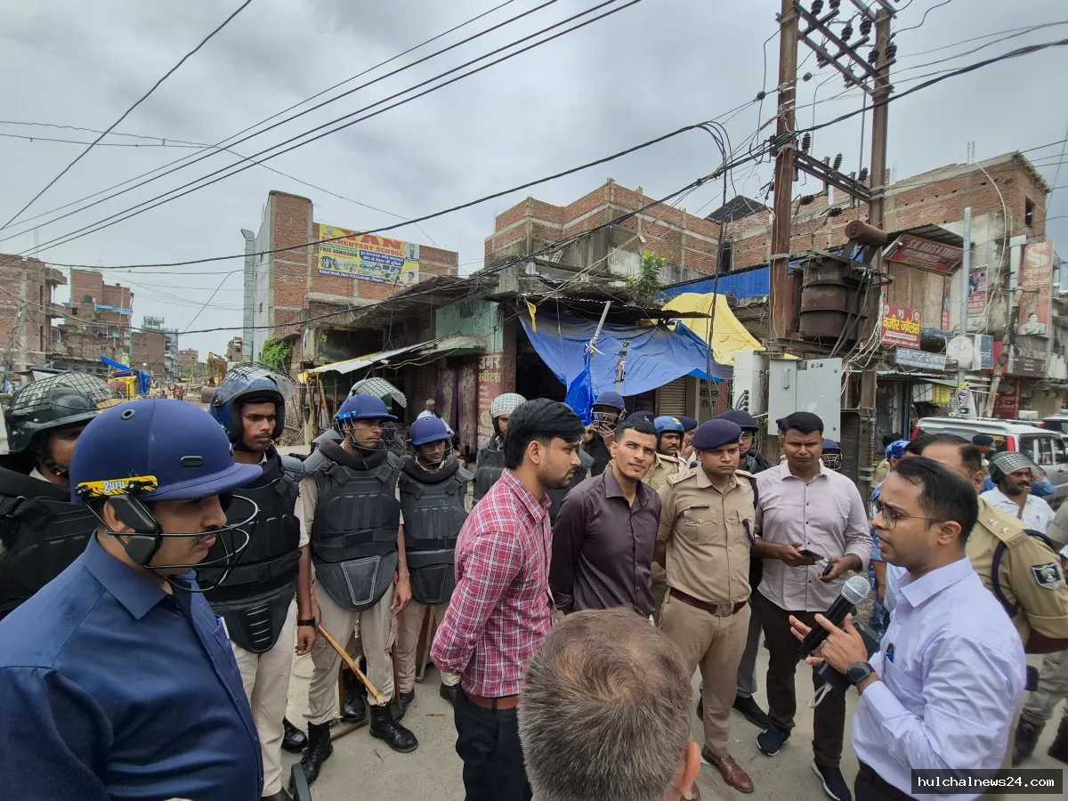 विधि-व्यवस्था एवं शांति सौहार्द बनाए रखने को ले डीएम ने लिया सुरक्षा व्यवस्था का जायजा ; पदाधिकारियों को दिए आवश्यक निर्देश