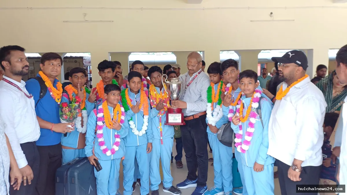 राष्ट्रीय कबड्डी में रजत पदक जीतकर लौटे खिलाड़ियों का किया गया भव्य स्वागत