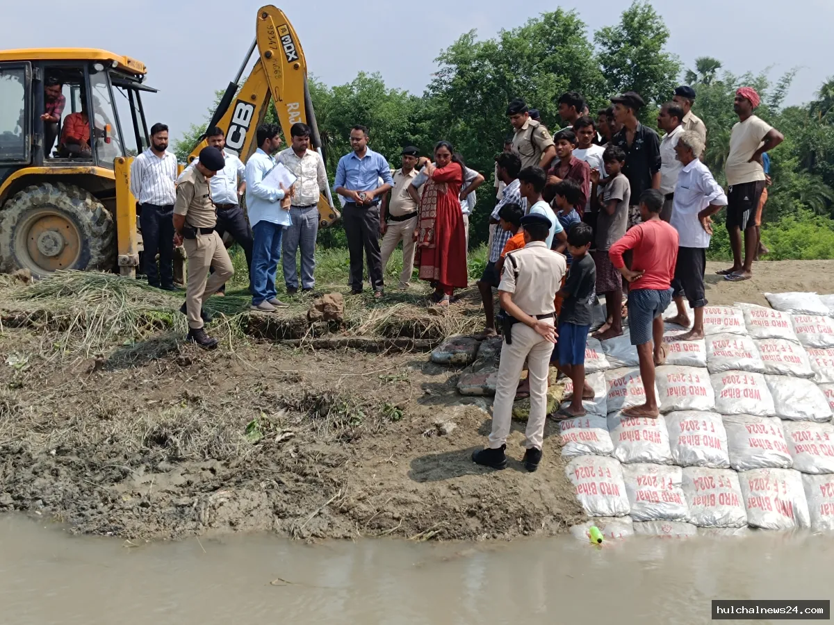 सारण के कटाव प्रभावित स्थल का डीएम ने निरीक्षण कर अधिकारियों को दिया निर्देश