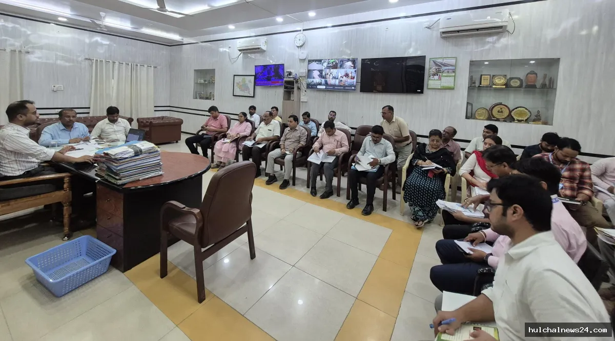 राष्ट्रीय राजमार्ग प्राधिकरण, बिहार राज्य पुल निर्माण निगम, पथ निर्माण एवं भवन निर्माण विभाग की आधारभूत परियोजनाओं की जिलाधिकारी ने की समीक्षा