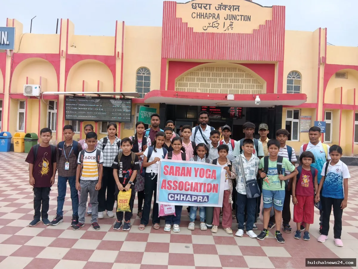 13वीं राज्य स्तरीय योगासन प्रतियोगिता में भाग लेने मुंगेर रवाना हुई सारण की 28 सदस्यीय टीम