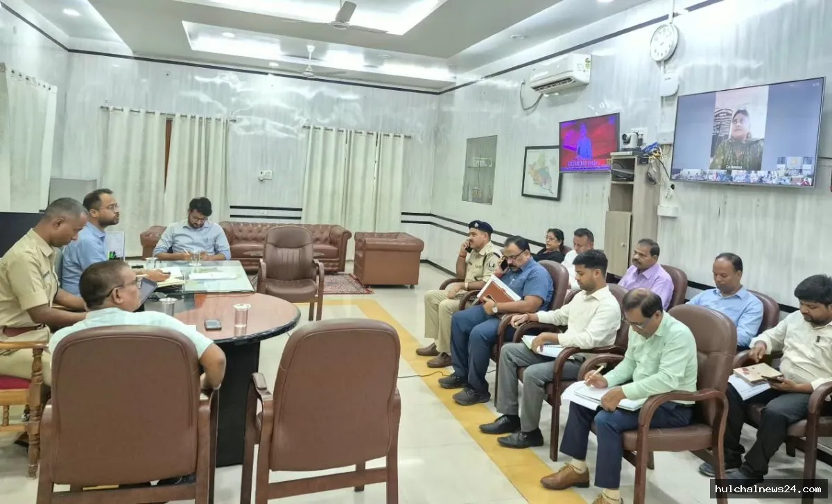 नेपाल के पानी छोड़ने से संभावित बाढ़ के मद्देनजर जिला प्रशासन अलर्ट ; डीएम ने अधिकारियों को पूरी तत्परता के साथ कार्य करने का दिया निर्देश
