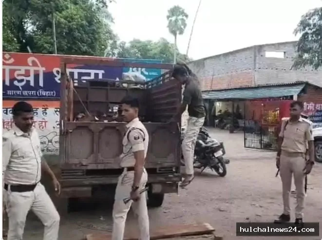 16 गोवंश के साथ 5 मवेशी तस्कर गिरफ्तार ; दो पिकअप वैन जब्त