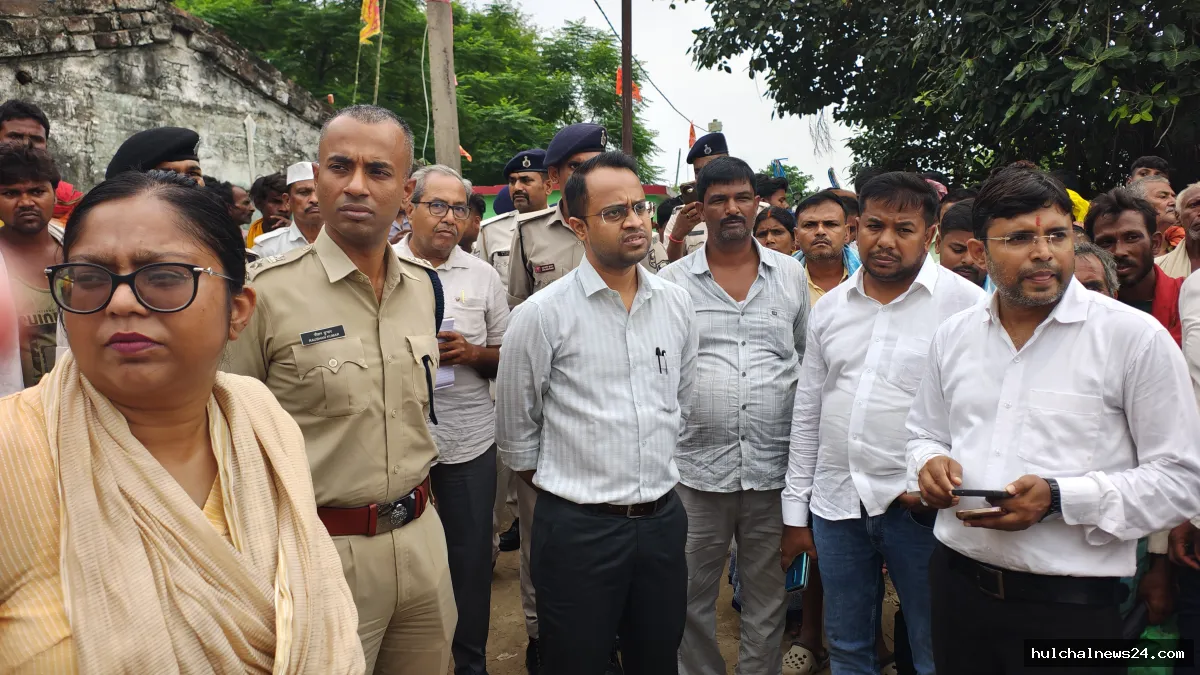 बाढ़ प्रभावित व संभावित क्षेत्रों का डीएम व प्रखंड पदाधिकारियों ने किया निरीक्षण