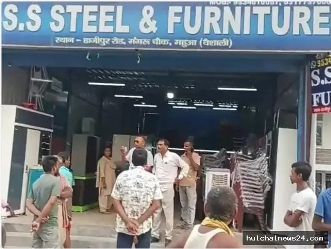 फर्नीचर दुकान में ग्राहक बनकर पहुंचे अपराधी ; दुकानदार पर तानी पिस्तौल, एक गिरफ्तार