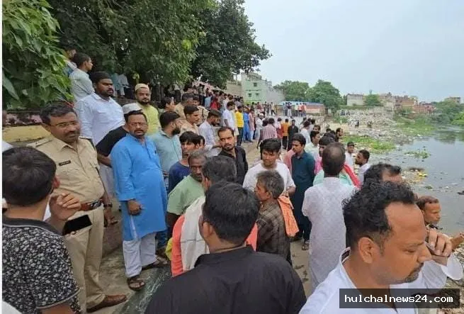 दाहा नदी में डूबा बच्चा ; मौत के बाद अंधविश्वास में गोताखोर ने शव का पैर पकड़ घुमाया