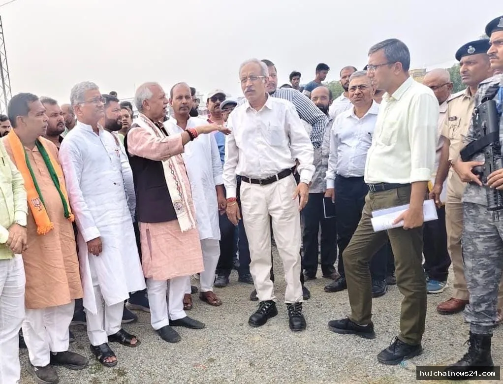 एकमा अमृत भारत स्टेशन का महाप्रबंधक ने निरीक्षण कर समयबद्ध व गुणवत्तापूर्ण पुनर्विकास के दिए निर्देश