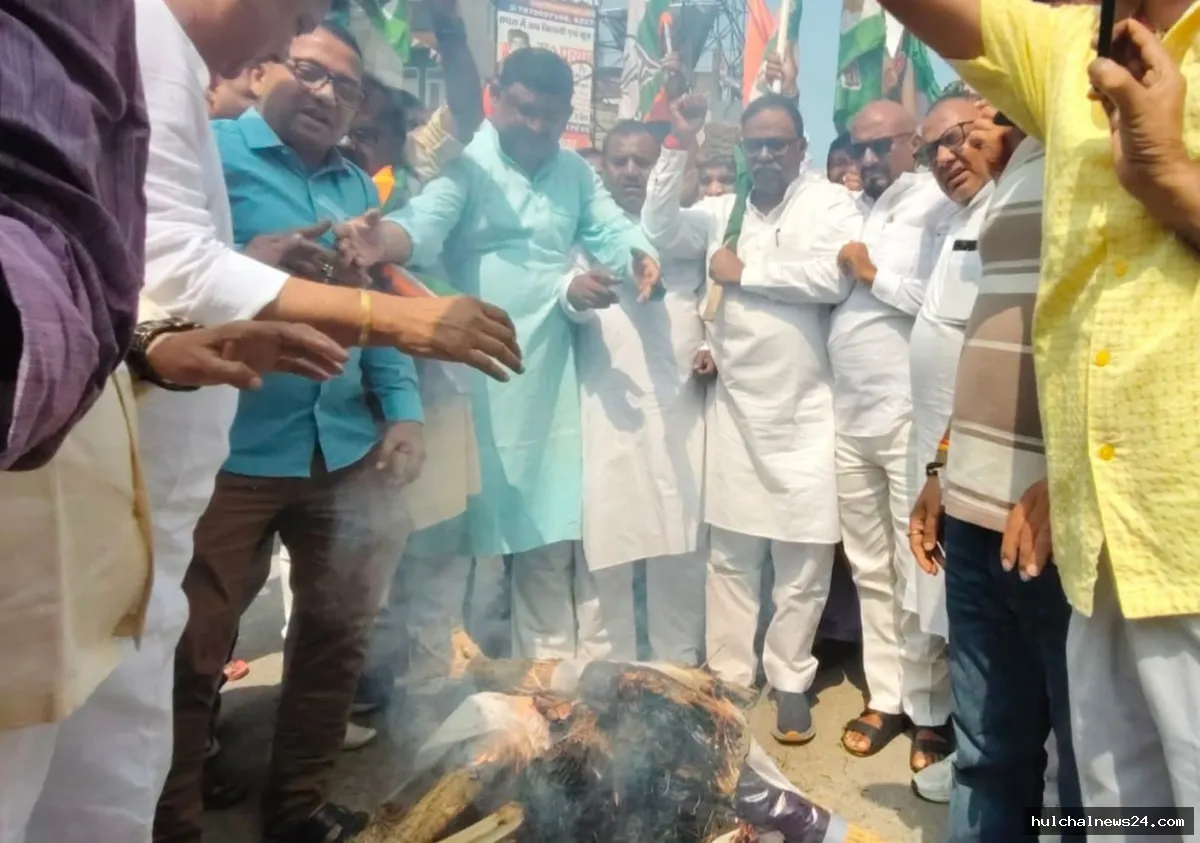 SIR में गड़बड़ी व इस्तीफे की मांग को ले महागठबंधन ने फूंका ज्ञानेश कुमार का पुतला