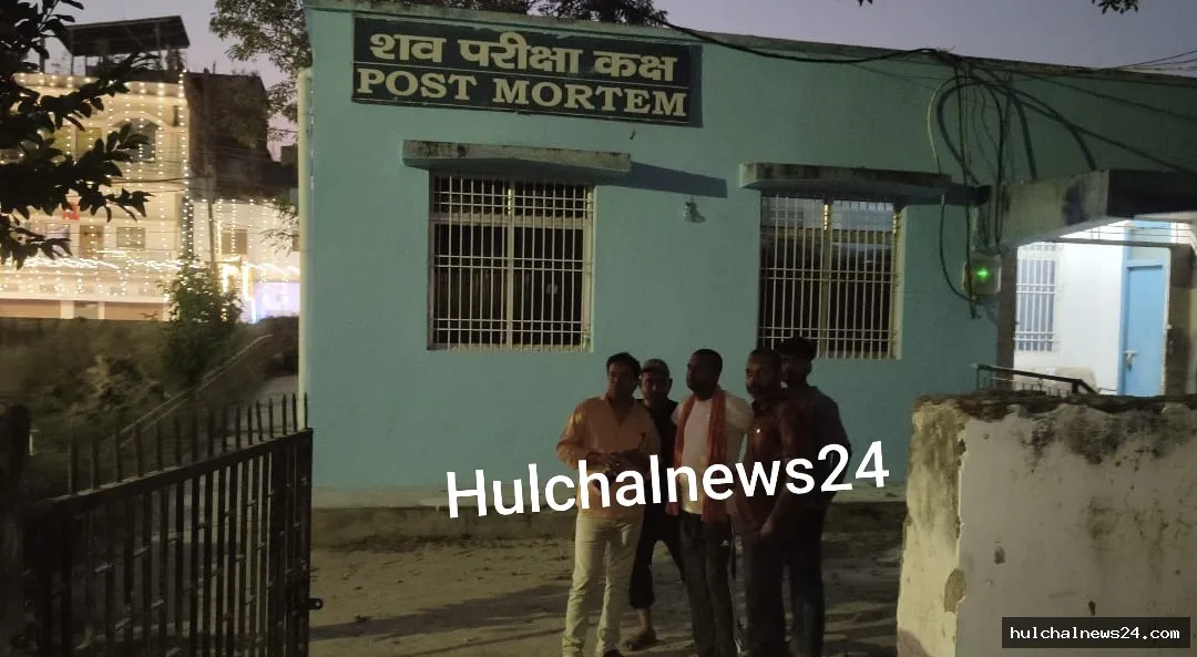 अनियंत्रित ट्रक की चपेट में आने से टेम्पो सवार दो व्यक्ति की मौत ; चार गंभीर स्थिति में रेफर; विंध्याचल जाने के लिए पकड़नी थी ट्रेन