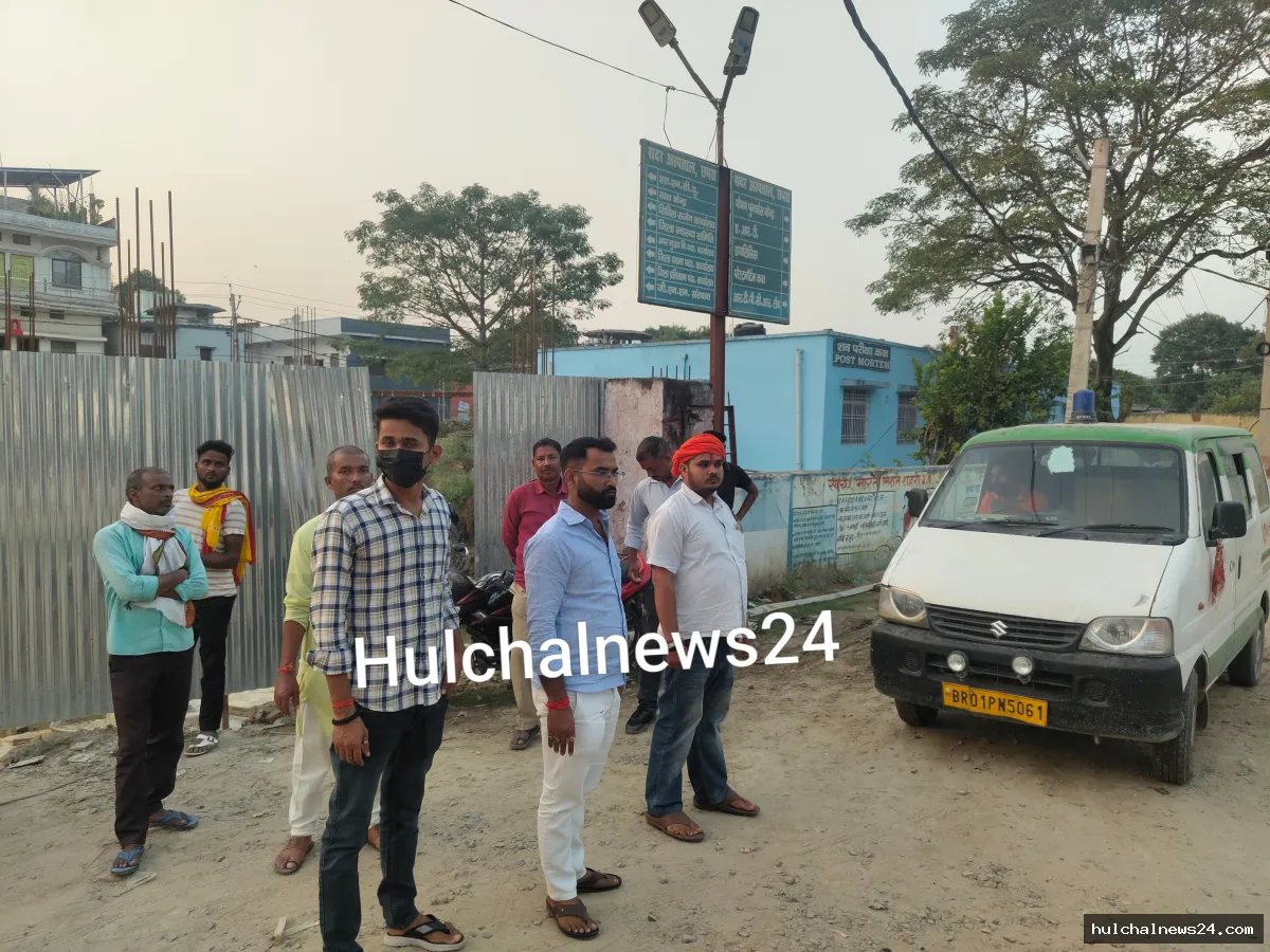 बाइक दुर्घटना में एक युवक की मौत ; दो गंभीर, एक रेफर