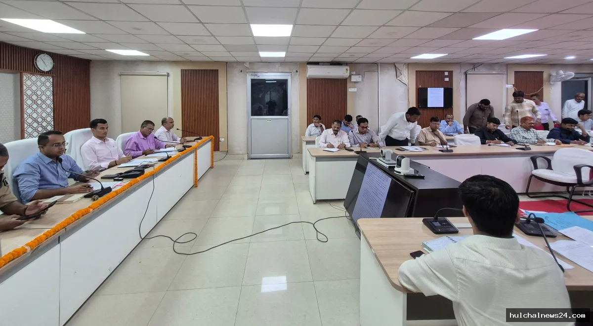 सोनपुर मेला की तैयारियों को लेकर डीएम ने ट्रैफिक प्रबंधन सहित विभिन्न कार्यक्रमों की तैयारियों को पूरा करने का दिया निर्देश
