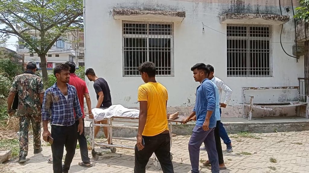 छपरा में फंदे से लटका मिला किशोर का शव ; भाई के बयान पर प्राथमिकी दर्ज