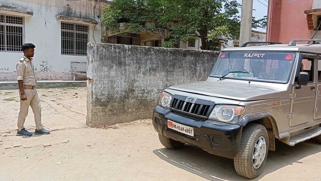 छपरा में बाइक सवार पिता-पुत्र को अनियंत्रित वाहन ने मारी ठोकर ; पुत्र की मौत पिता घायल