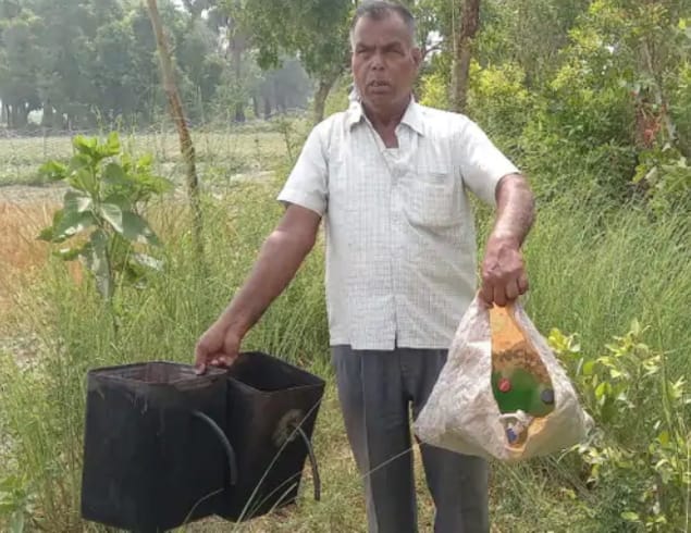 शराबबंदी के बाद छपरा में ग्रामीणों ने शराब धंधेबाजों को खदेड़ कर शराब किया पुलिस के हवाले