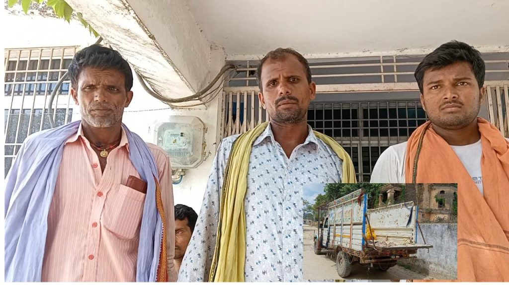 अनियंत्रित ट्रक के पलटने से घर के बाहर बैठे युवक की दबकर हुई मौत