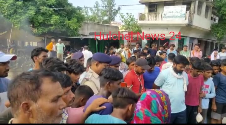 छपरा-सिवान मुख्य मार्ग पर अनियंत्रित ट्रक ने साइकिल सवार दो किशोर को कुचला ; एक किशोर की मौत के बाद आक्रोशित लोगों ने सड़क पर टायर जलाकर किया प्रदर्शन