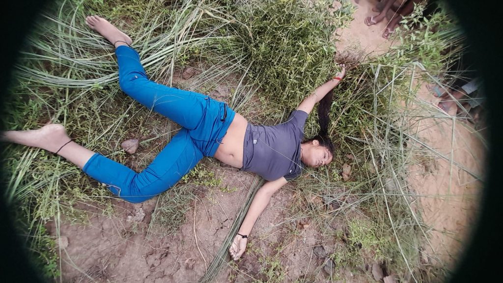 हत्या कर फेंके गए युवती के शव को पुलिस ने किया बरामद ; शव की शिनाख्त को ले जांच में जुटी पुलिस