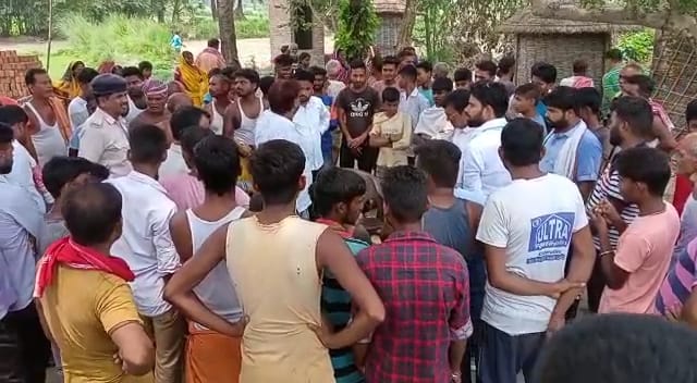 पंचायत में पीएम आवास योजना का जीरो टैग करने गए आवास सहायक को असमाजिक तत्वों ने पीटा ; चार लोगों को किया नामजद