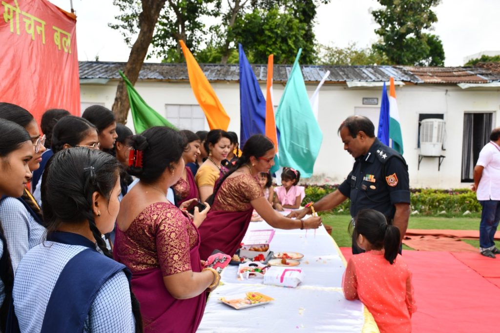 सैनिकों की कलाइयों पर रक्षा सूत्र बांध 9वीं वाहिनी एनडीआरएफ, बिहटा के कैंपस में मनाया गया रक्षाबंधन का त्योहार