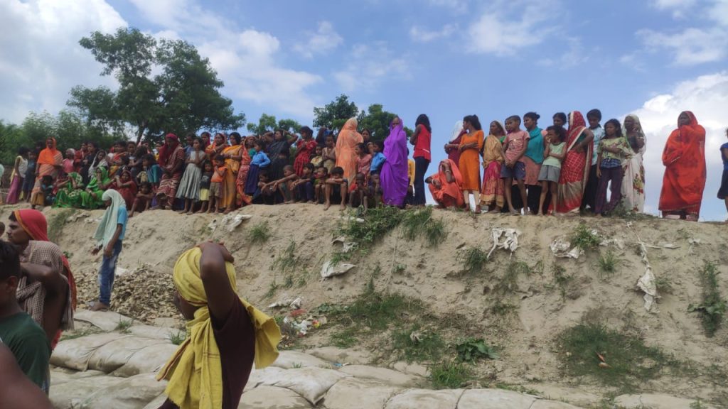 गंगा नदी में स्नान करने गई किशोरी पैर फिसलने के कारण नदी की तेज धार में बही ; डूबने से मौत, नहीं मिला शव