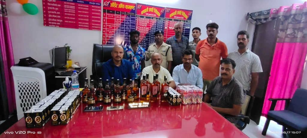 छपरा जंक्शन पर भारी मात्रा में अंग्रेजी शराब के साथ एक तस्कर गिरफ्तार