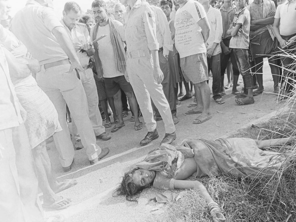 पहले पति को छोड़ प्रेमी के संग रचाई थी शादी ; अब प्रेमी हत्या कर हुआ फरार तो मायके और ससुराल वालों ने शव लेने से किया इनकार