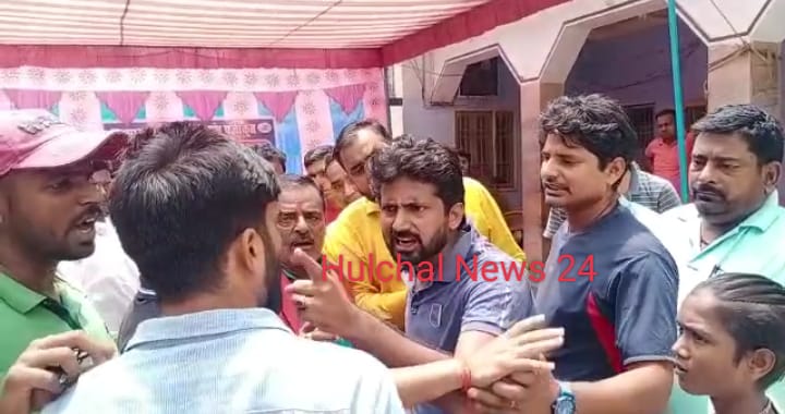 सारण जिला क्रिकेट संघ के चुनाव में बवाल ; दो गुटों में हाथापाई के बाद बात जान मारने की धमकी तक पहुंची, मामला थाने में ; अध्यक्ष बनी इंदु, उपाध्यक्ष बने अमरनाथ दुबे तो संयुक्त सचिव बने चन्दन कुमार शर्मा