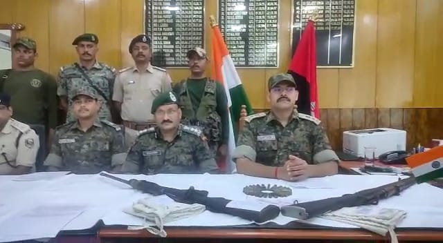नक्सलियों के खिलाफ सर्च ऑपरेशन में औरंगाबाद पुलिस को मिली बड़ी सफलता ; भारी मात्रा में विस्फोटक तथा आपत्तिजनक सामान बरामद