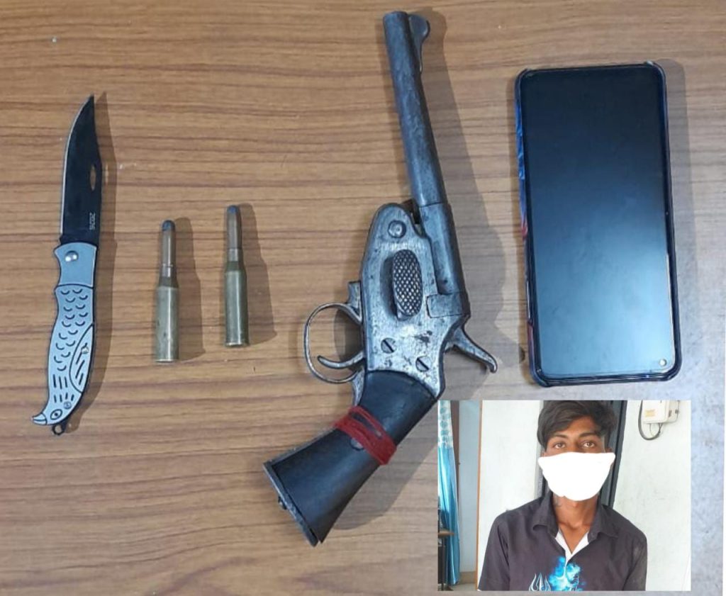 लोडेड कट्टा एवं चाकू के साथ एक युवक गिरफ्तार