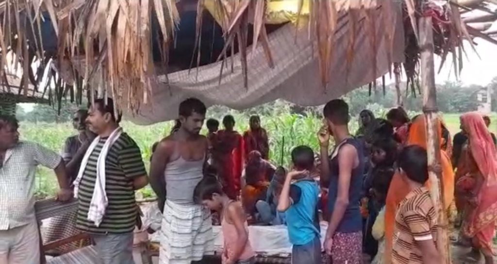 छपरा में पलानी भंसने से उसमें दब कर एक वृद्ध की मौत ; परिजनों में मातम