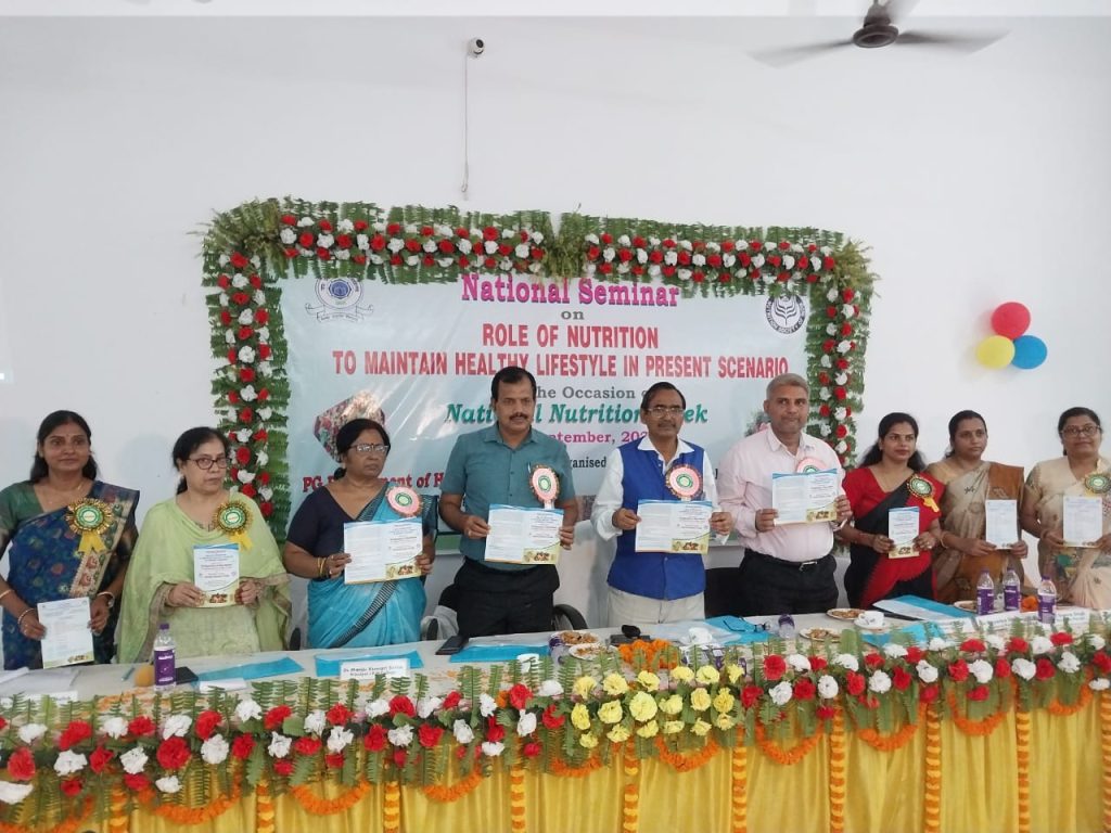जयप्रकाश महिला कॉलेज में रोल ऑफ न्यूट्रिशन टू मेंटेन ए हेल्दी लाइफ़स्टाइल इन प्रेजेंट सेनारियो विषय पर राष्ट्रीय सेमिनार का आयोजन
