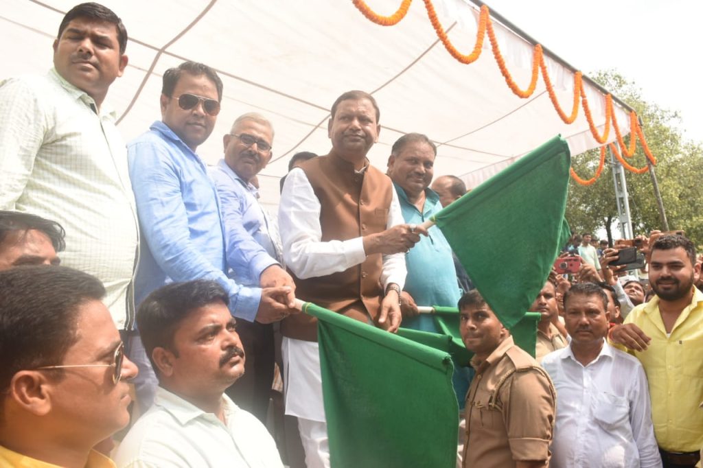 05 सितम्बर से बापूधाम एक्सप्रेस को छः माह के लिए सिसवां बाजार स्टेशन पर होगा ठहराव