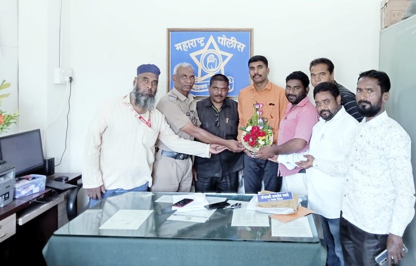 वकील हत्याकांड के दोषियों की शीध्र गिरफ्तारी पर इंडियन जर्नलिस्ट एसोसिएशन जालना इकाई ने किया पुलिस अधिकारियों को किया सम्मानित