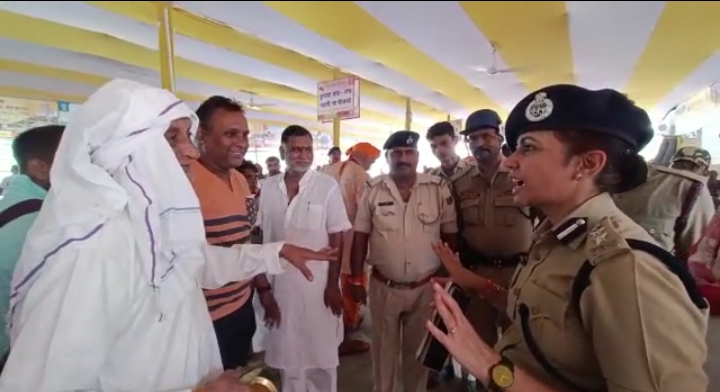 गया के वरीय पुलिस अधीक्षक ने पितृपक्ष मेला पहुंचे तीर्थ यात्रियो से वहां की व्यवस्था का लिया फीडबैक