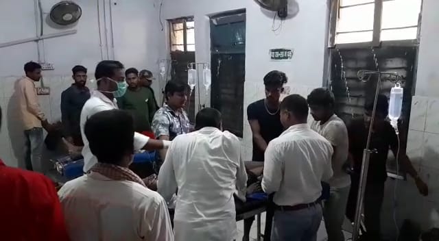 छपरा में आकाशीय बिजली गिरने से 4 लोग झुलसे ; सदर अस्पताल में भर्ती