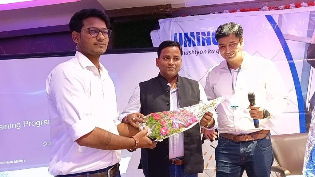 डीलर मीट के दौरान बिजली बचाने और सोलर का प्रयोग करने पर दिया गया बल