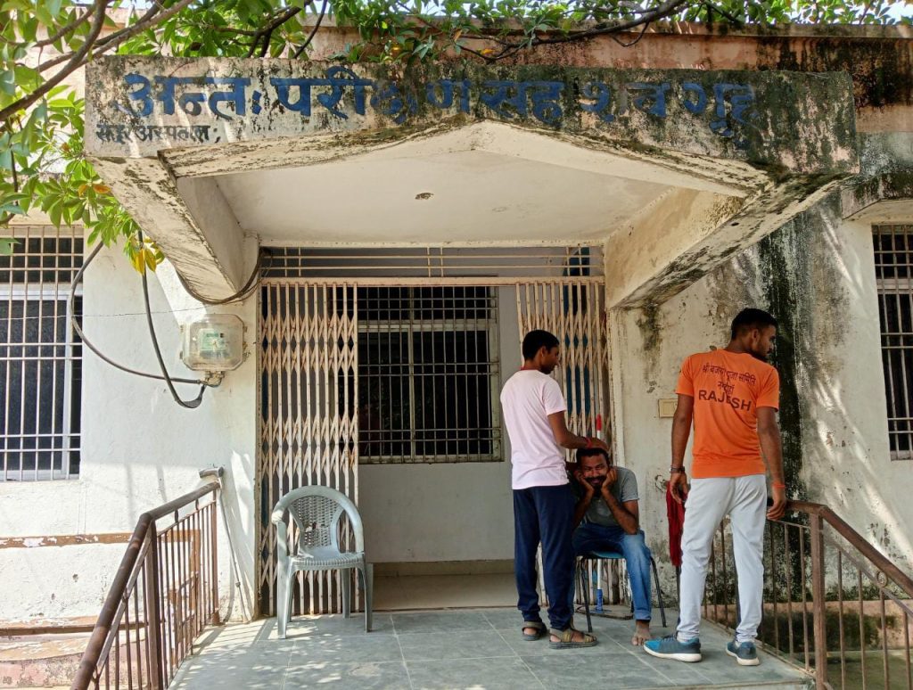 नवोदय विद्यालय के छात्र की पानी भरे गड्ढे में डूबने से मौत ; विद्यालय से डेढ किलोमीटर दूर गड्ढे में मिला शव