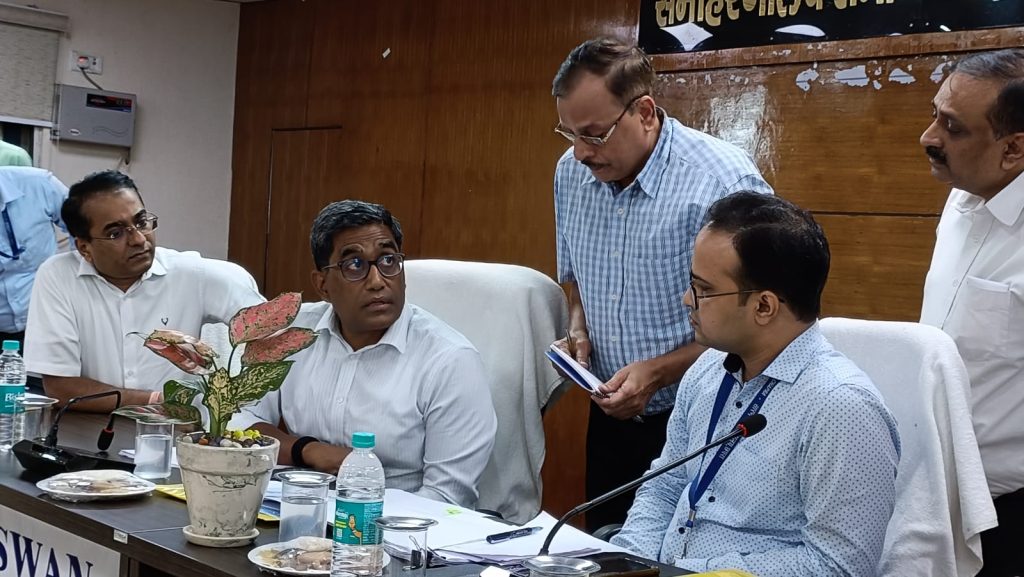 डबल डेकर पुल निर्माण कार्य में तेजी लावें : अपर मुख्य सचिव, पथ निर्माण विभाग