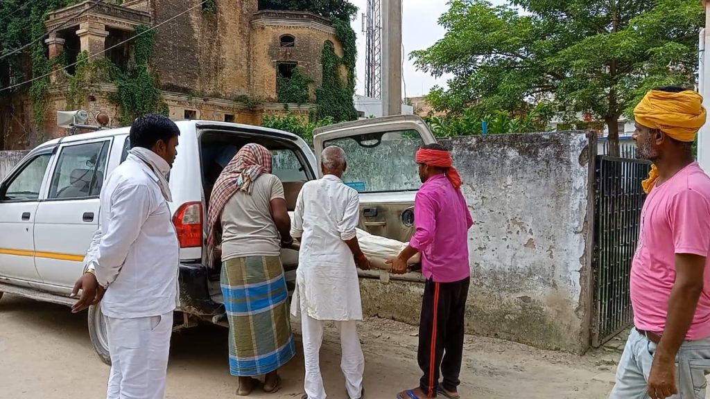 मेला घूम कर लौट रहे किशोर को अनियंत्रित ट्रक ने रौंदा ; मौत के बाद कोहराम