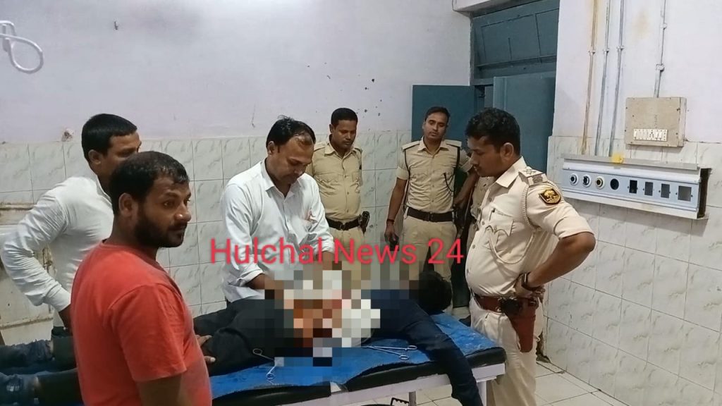 दुस्साहसी लुटेरे : छपरा में छात्र को चाकू घोंप मोबाइल की लूट ; स्कूटी सवार दो बदमाशों ने दिया घटना को अंजाम ; टाइगर मोबाइल गस्ती दल ने पहुंचाया अस्पताल
