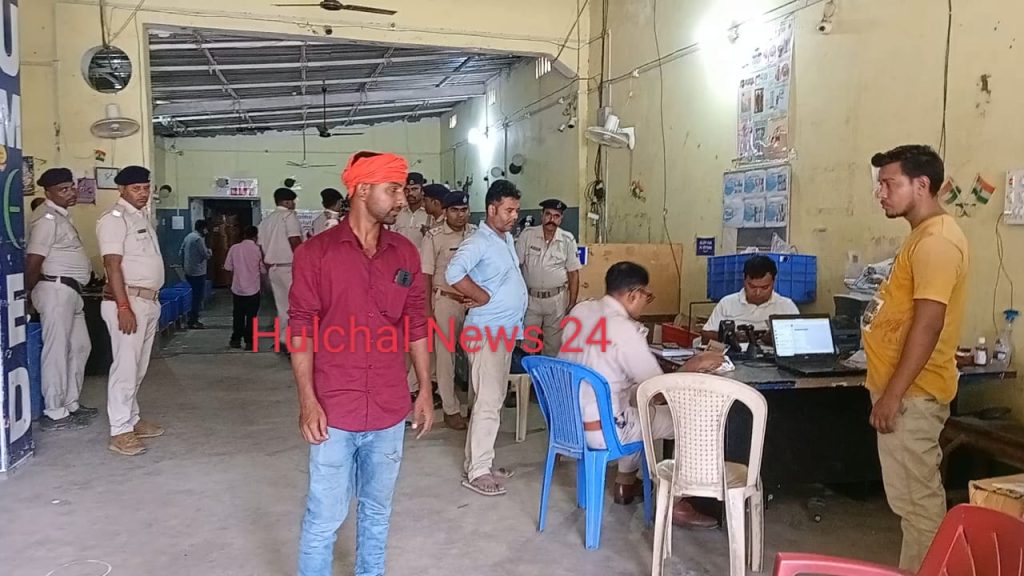 बिग ब्रेकिंग ;  अपराधियों ने अमेजॉन कार्यालय पर घुस कर्मी को गोली मार की 12 लाख की लूट ; स्थिति गंभीर