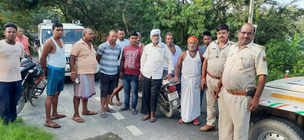 सड़क दुर्घटना में एक व्यक्ति की मौत के बाद सड़क जाम ; आवागमन बाधित