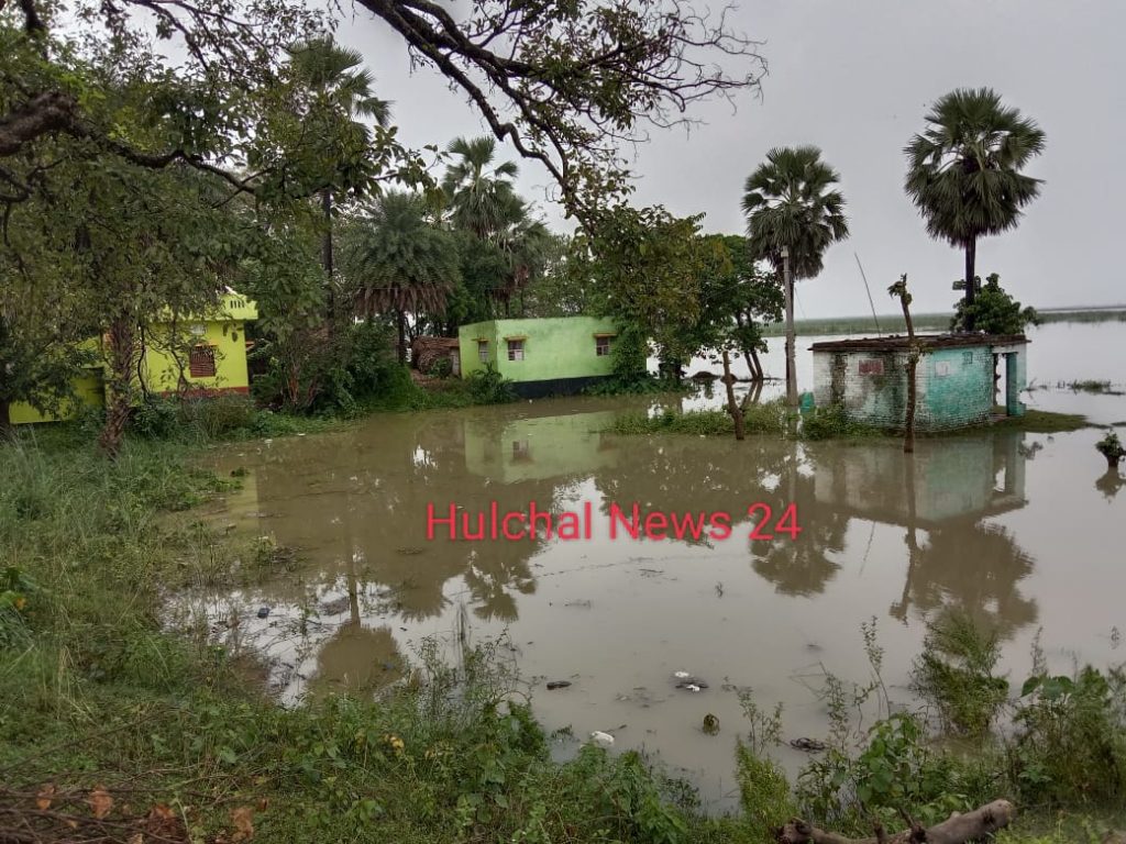 नेपाल ने छोड़ा 4.5 लाख क्यूसेक पानी ; सारण तटबंध के तटीय क्षेत्रों में मंडराने लगा बाढ़ का खतरा