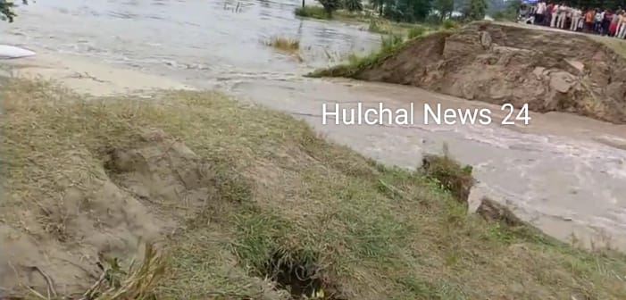 सारण तटबंध के टूटने से अनेक गांव में घुसा पानी ; जनजीवन हुआ अस्तव्यस्त