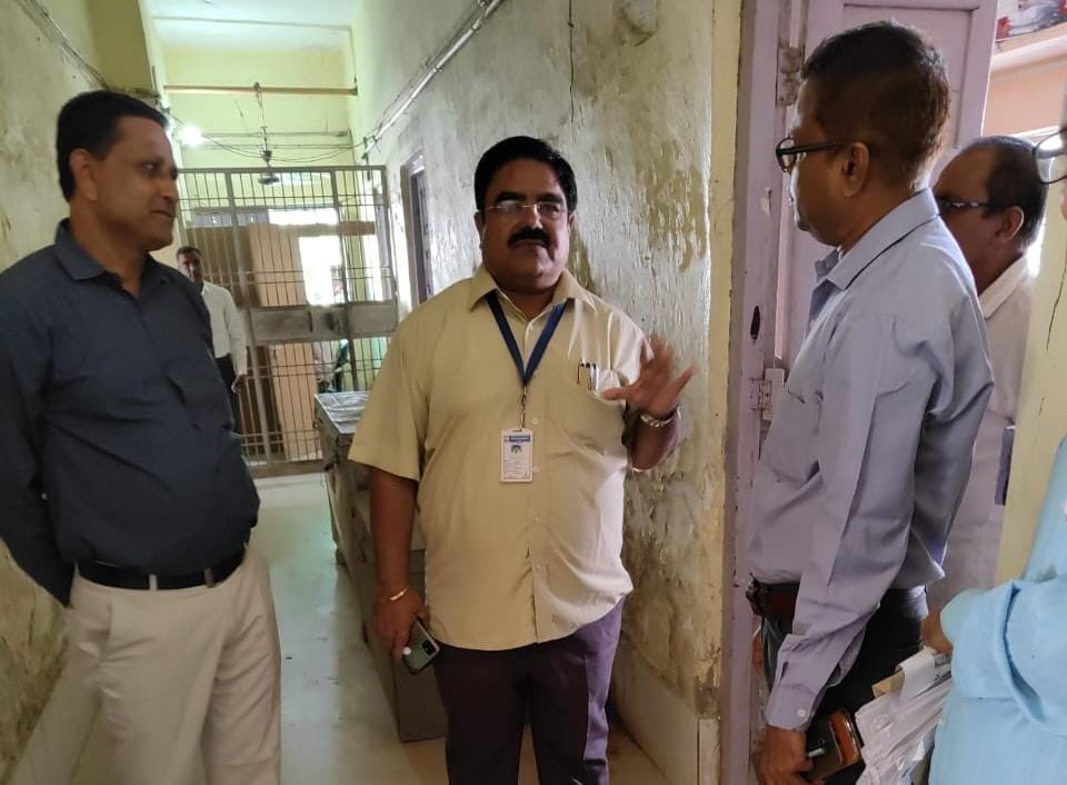 अब अंचल कार्यालय से ही जमीन का नक्शा व खतियान प्राप्त कर सकेंगे जिलेवासी ; अपर समाहर्ता डॉ गगन ने किया निरीक्षण