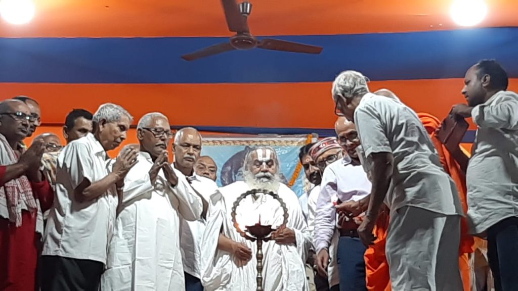 हनुमान जयंती समारोह का 55वां वार्षिक महोत्सव सीता राम हनुमान धुन से प्रारंभ ; दीप प्रज्वलित का प्रवचन माला का किया गया शुभारंभ